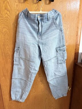 American Eagle Outfitters Light Wash Cargo Jeans
